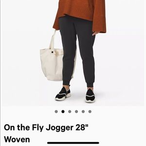 NWT lululemon on the fly jogger 28” woven in black